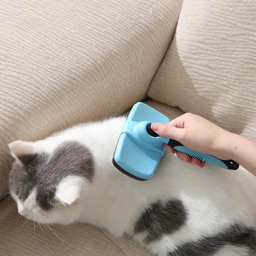 Pet grooming comb for shedding