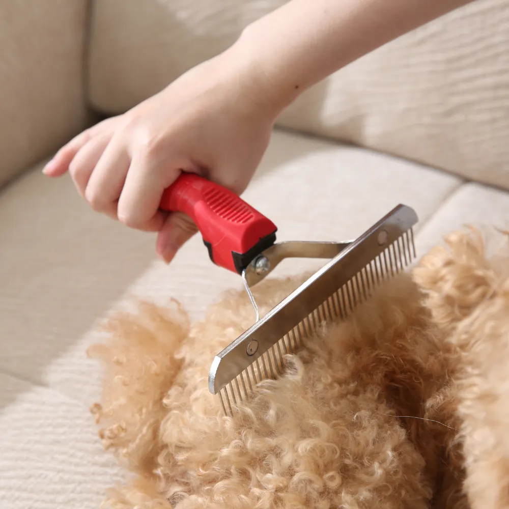 Pet hair removal grooming tool