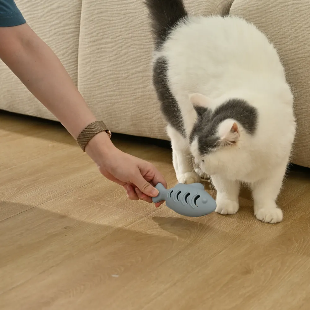 Wholesale Cat Silicone Food Grade Fish Toy, 2 Assorted Colors, 60pcsCarton